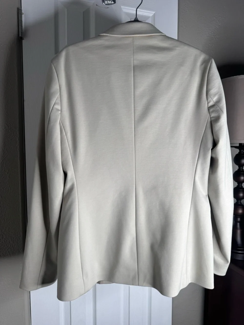 ASOS Men’s Off-White Two-Button Notch Lapel Blazer - Picture 2 of 4